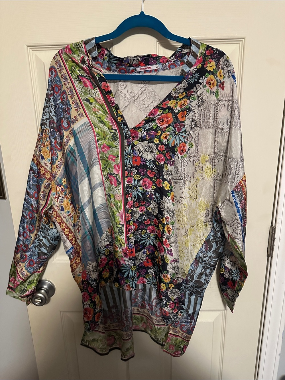 Johnny Was Multicolor Floral Patchwork V-Neck Tunic silk